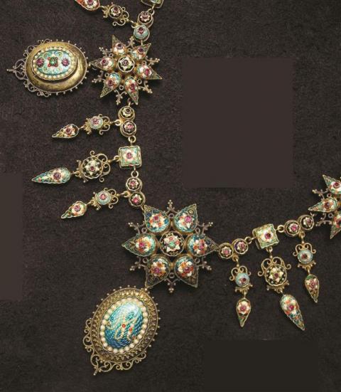 Lot De Bijoux Anciens Vintage : Bagues, Broche, Collier Pendentif Monogramme