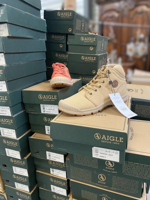 Lot De 15 Paires De Chaussures Femme – Modèles Variés (dont Adidas) – Neuf Avec Défauts – Idéal Revendeur