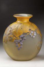 Emile GALLE (1846-1904), Vase de forme ronde méplate à col...