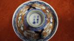 COUPE couverte en porcelaine d'Imari . Japon XIXème siècle