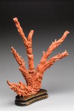 CHINE - Important GROUPE en corail sculpté à quatre branches...