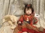 Charmante petite poupée asiatique, tête et membres composition laquée, main...