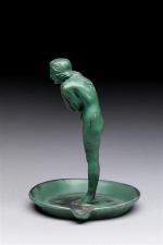 Max Le Verrier (1891-1973)
" Jeune fille nue "
Cendrier en régule...