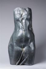 Claude Goutin (né en 1930). "Torse". Sculpture en étain martelé...