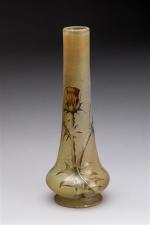 Daum
Vase soliflore en verre gravé à l'acide et émaillé à...