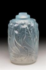 René Lalique (1860-1940)
Brûle-parfum modèle " Sirènes "
 en verre moulé...