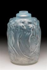 René Lalique (1860-1940)
Brûle-parfum modèle " Sirènes "
 en verre moulé...
