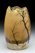 Legras
Vase en forme d'oeuf à col chantourné à décor émaillé...