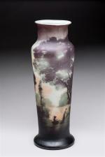 Muller
Vase de forme cylindrique en verre gravé à l'acide à...