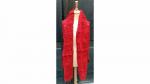 SHU. Gilet en laine ajourée rouge figurant des carreaux quadrillés