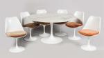 * Eero Saarinen (1910-1961). Ensemble de salle à manger comprenant...