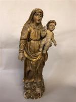 VIERGE à l'Enfant, statue reliquaire en bois sculpté et doré....