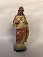 STATUE en plâtre polychrome figurant un Christ au Sacré Coeur....