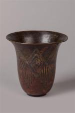 Claudius Linossier (1893-1953)
Vase de forme ouverte en dinanderie à fond...