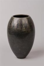 Claudius Linossier (1893-1953)
Vase de forme ovoïde en dinanderie à fond...
