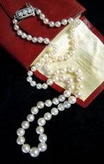Collier de 75 perles fines rondes. Poids brut : 31,05 g.<br />
Vendu 307 500 €