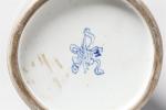 Paire de VASES rouleaux en porcelaine bleu-blanc. Chine, période Kangxei,...