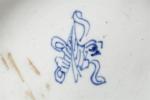 Paire de VASES rouleaux en porcelaine bleu-blanc. Chine, période Kangxei,...