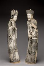 CHINE - Grand couple de DIGNITAIRES en ivoire sculpté de...