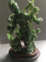 Un sujet en jade néphrite représentant une déesse du canada...
