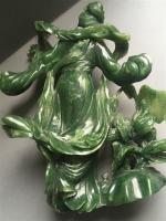Un sujet en jade néphrite représentant une déesse du canada...