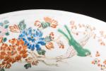 JAPON - Grand VASE en porcelaine de forme évasée à...