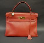 HERMES Paris made in France. Sac « Kelly »<br />
Vendu 3 936 €