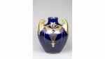 PINON-HEUZE. Vase de forme pansue en céramique bleue à trois...