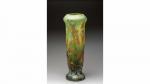 DAUM. Vase de forme tronconique à large col en verre...