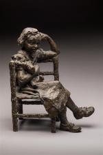 Ecole moderne. " Jeune fille assise ". Sujet en bronze...