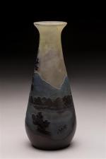 Gallé. Vase de forme conique à col ouvert en verre...