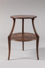 Louis Majorelle (1859-1926). Table de salon en bois teinté acajou...