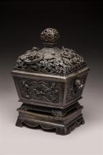 BRULE-PARFUM Fanding, en bronze à décor de dragons ajourés dans...