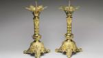 Deux PIQUE-CIERGES de style néogothique en bronze doré. H. 34