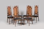 Ecole américaine
Série de six chaises en bois clair à hauts...