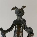 Petit SUJET en bronze figurant Hermès nu, portant une paire...