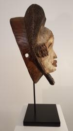 Masque « Mukudji » (Punu-Lumbo. Sud du Gabon)
Bois polychrome, pigments...