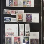 2 classeurs + 1 feuille de timbres de France modernes...