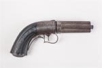 Pistolet revolver dit "poivrière", à six canons lisses entièrement gravés...