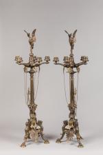 Auguste CAIN (1821-1894). Paire de TORCHERES en bronze patiné médaille...