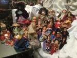 Lot d'une trentaine de poupées folkloriques, celluloïd (Petitcollin, SNF, ..),...