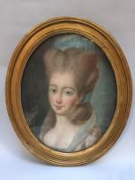 ECOLE FRANCAISE DU XVIIIe siècle "Portrait de dame" dans un...