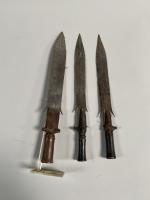 Trois EPEES Fang Gabon. L. 50, 49, 51 cm.