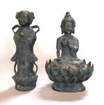 Deux STATUETTES en cuivre représentant un Bouddha assis sur un...