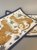 HERMES PARIS - Deux TAIES d'oreiller à décor de léopard