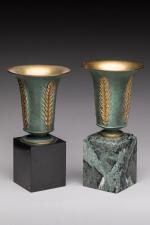 Léon Kann (1859-1925)
Deux vases en bronze à patine polychrome sur...