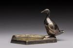 Vide-poche en bronze polychrome à décor de canard. H. 9...