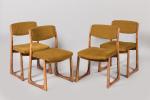 Années 1960
Série de quatre chaises à structure en bois teinté...