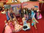 Lot de 17 poupées mannequins vinyle récentes dont Mattel inc.,...