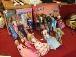 Lot de 17 poupées mannequins vinyle récentes dont Mattel inc.,...